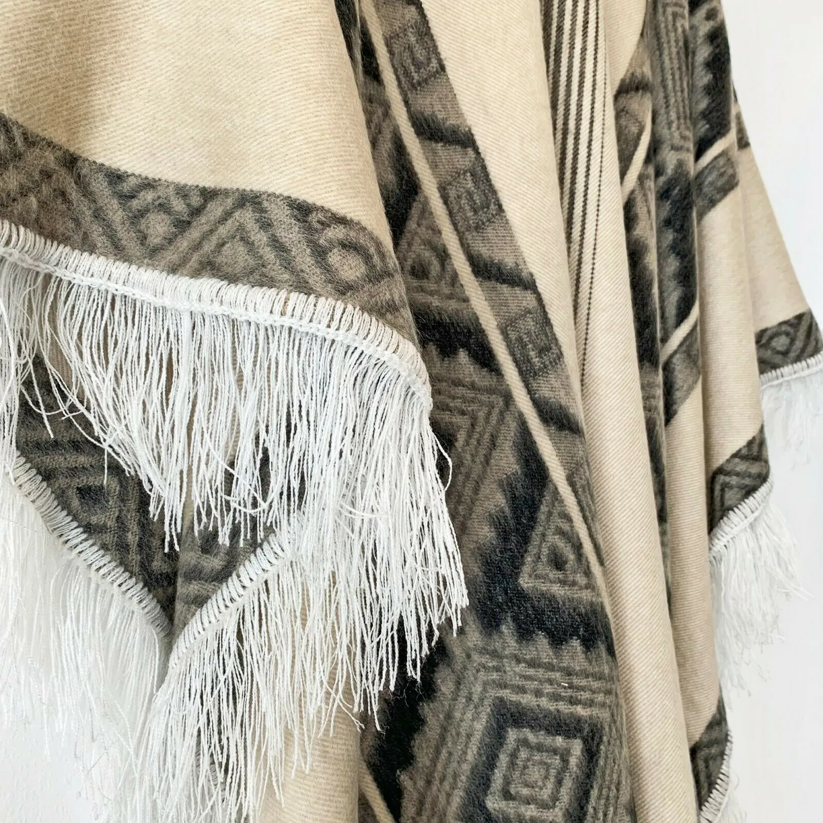 Chordeleg - Lightweight Baby Alpaca Fringed Hooded Poncho - Beige With Black Diamonds Pattern - Unisex